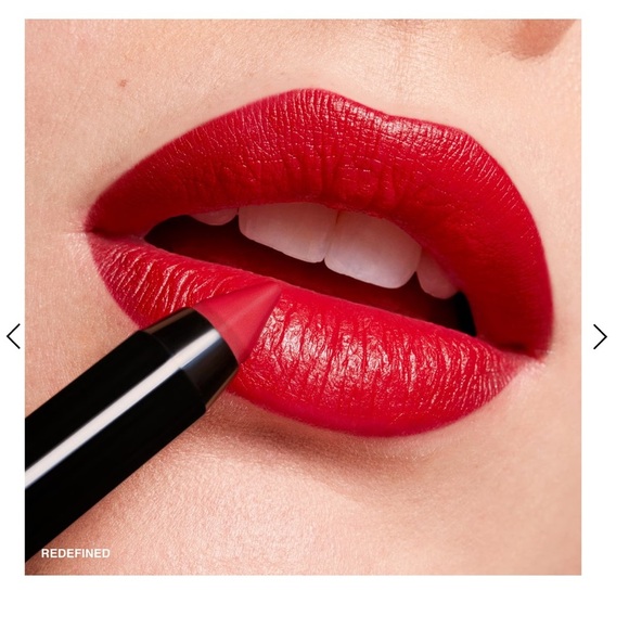 Bobbi Brown De Luxe Defining Lipstick Redefined
A classic neutral red. - Picture 3 of 9